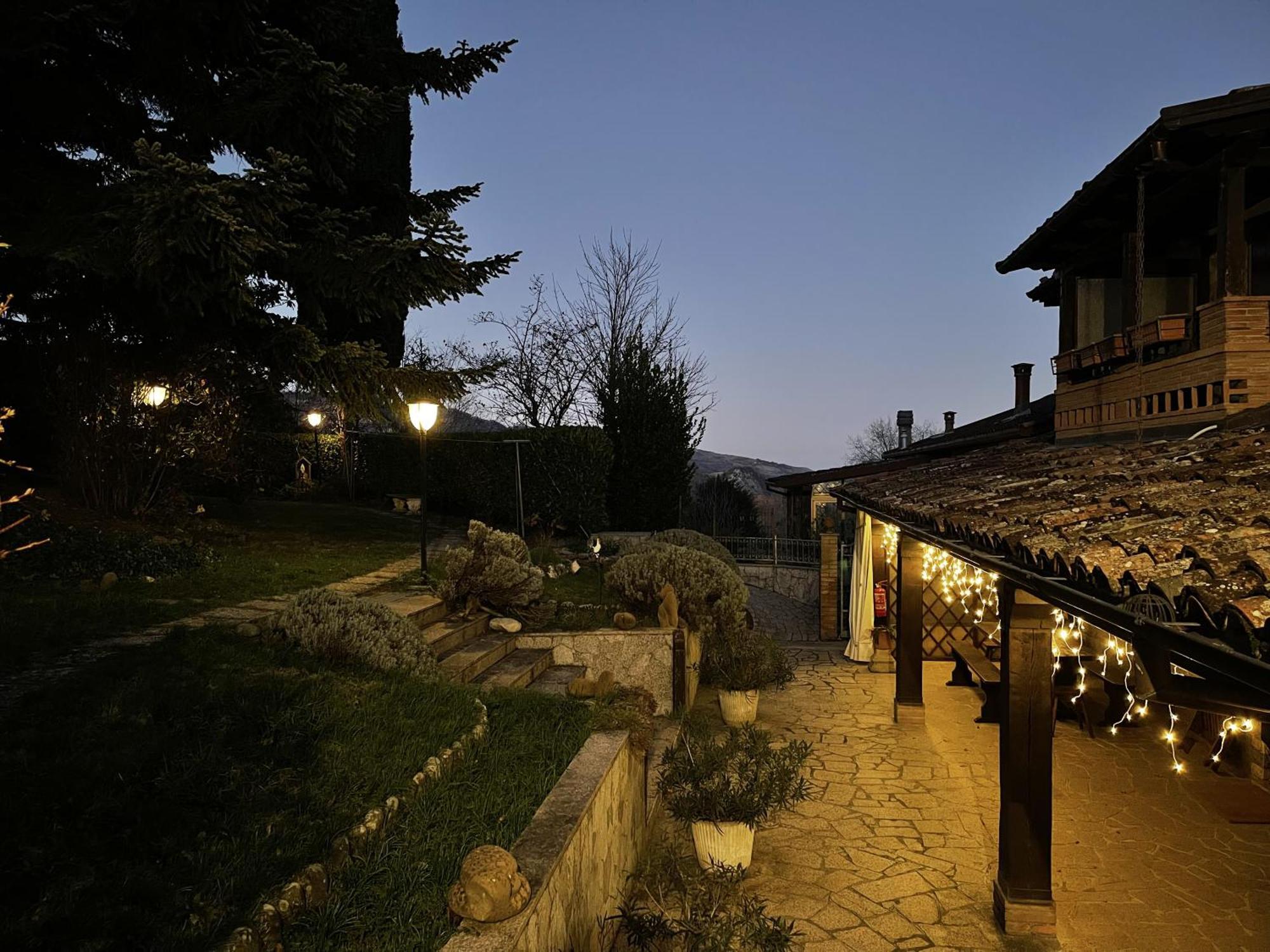 Mazzetti Country House-Vita In Campagna Con Giardino Vimignano-Chiesa Екстериор снимка