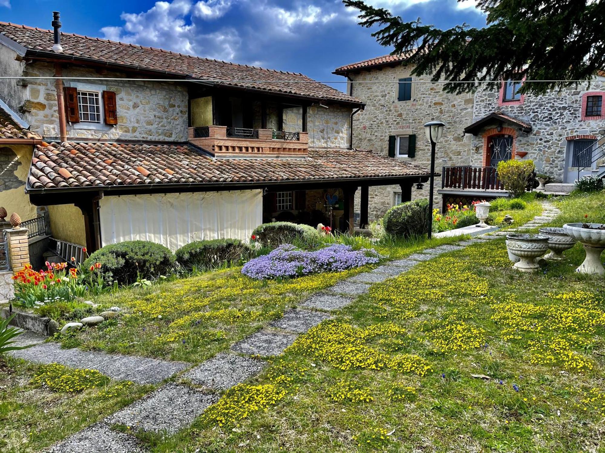 Mazzetti Country House-Vita In Campagna Con Giardino Vimignano-Chiesa Екстериор снимка