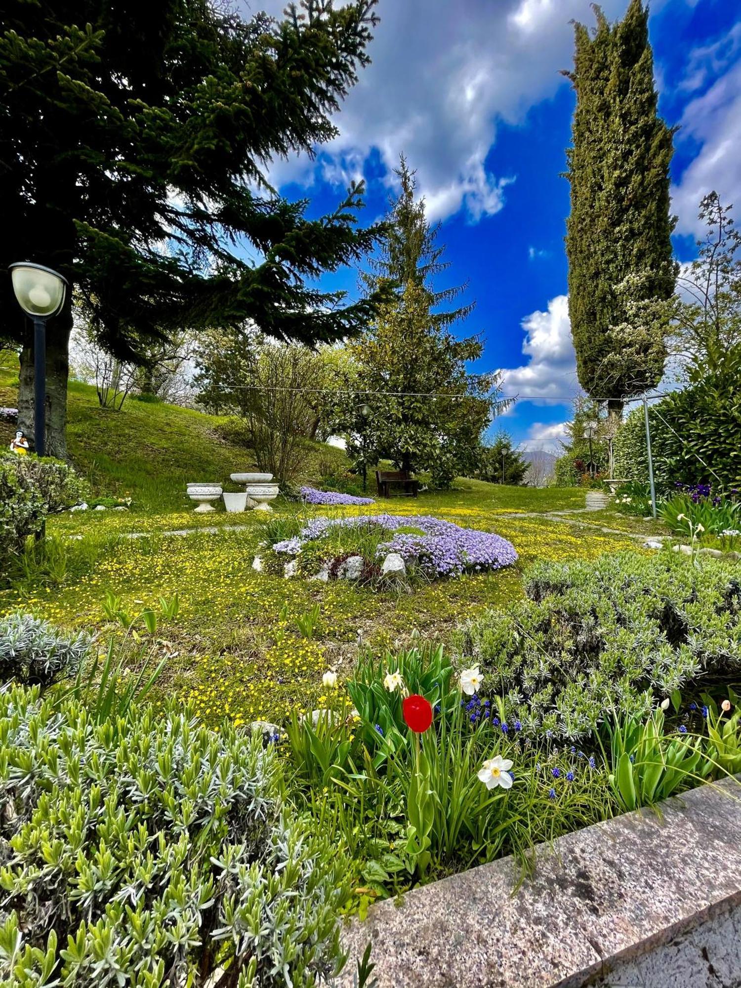 Mazzetti Country House-Vita In Campagna Con Giardino Vimignano-Chiesa Екстериор снимка