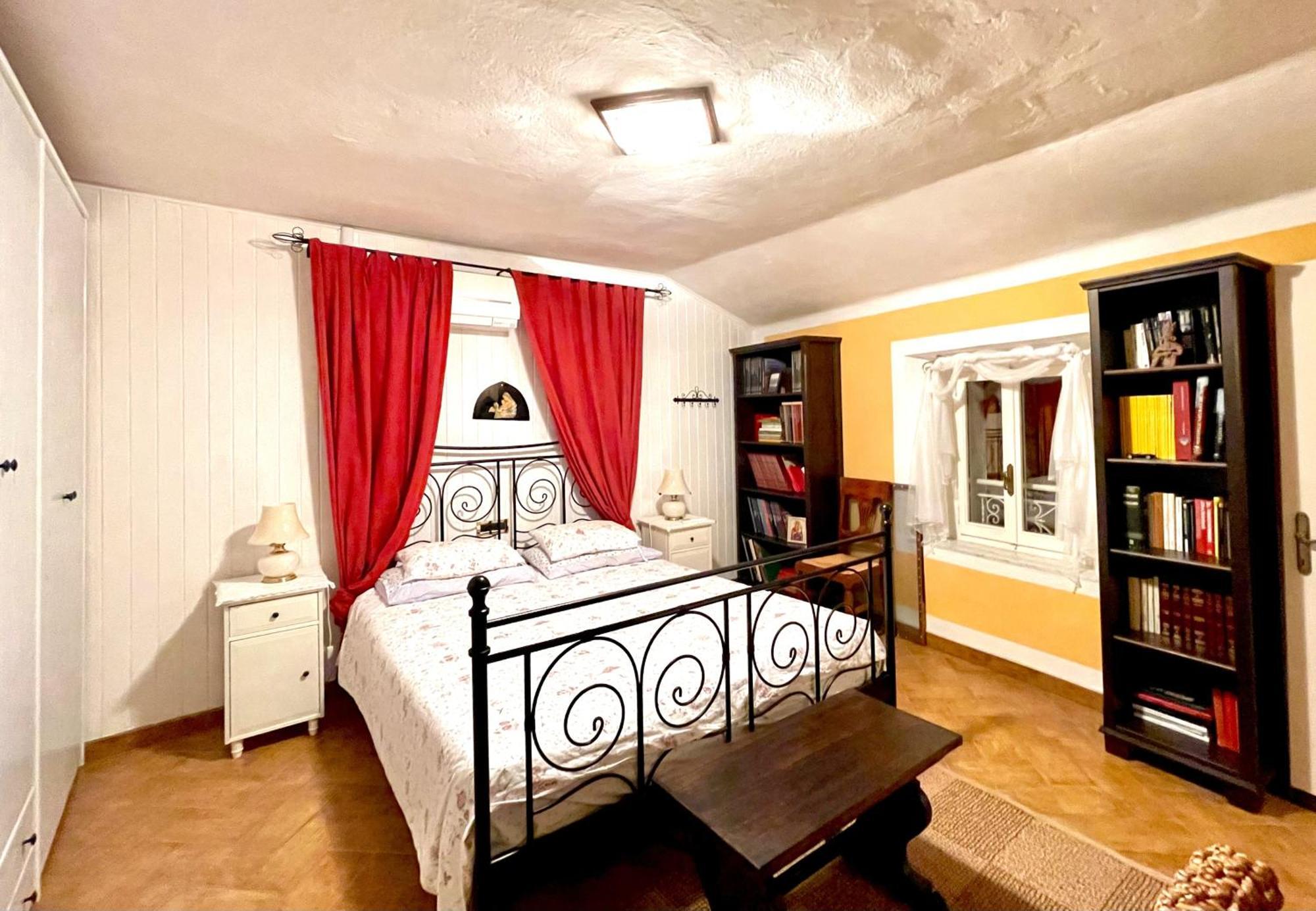 Mazzetti Country House-Vita In Campagna Con Giardino Vimignano-Chiesa Екстериор снимка